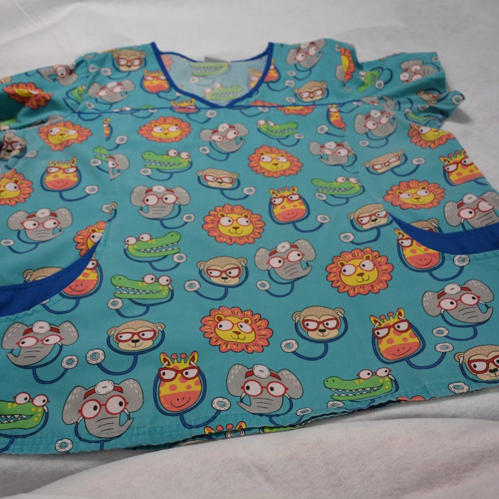 Uniform Advantage 2XL scrub Top